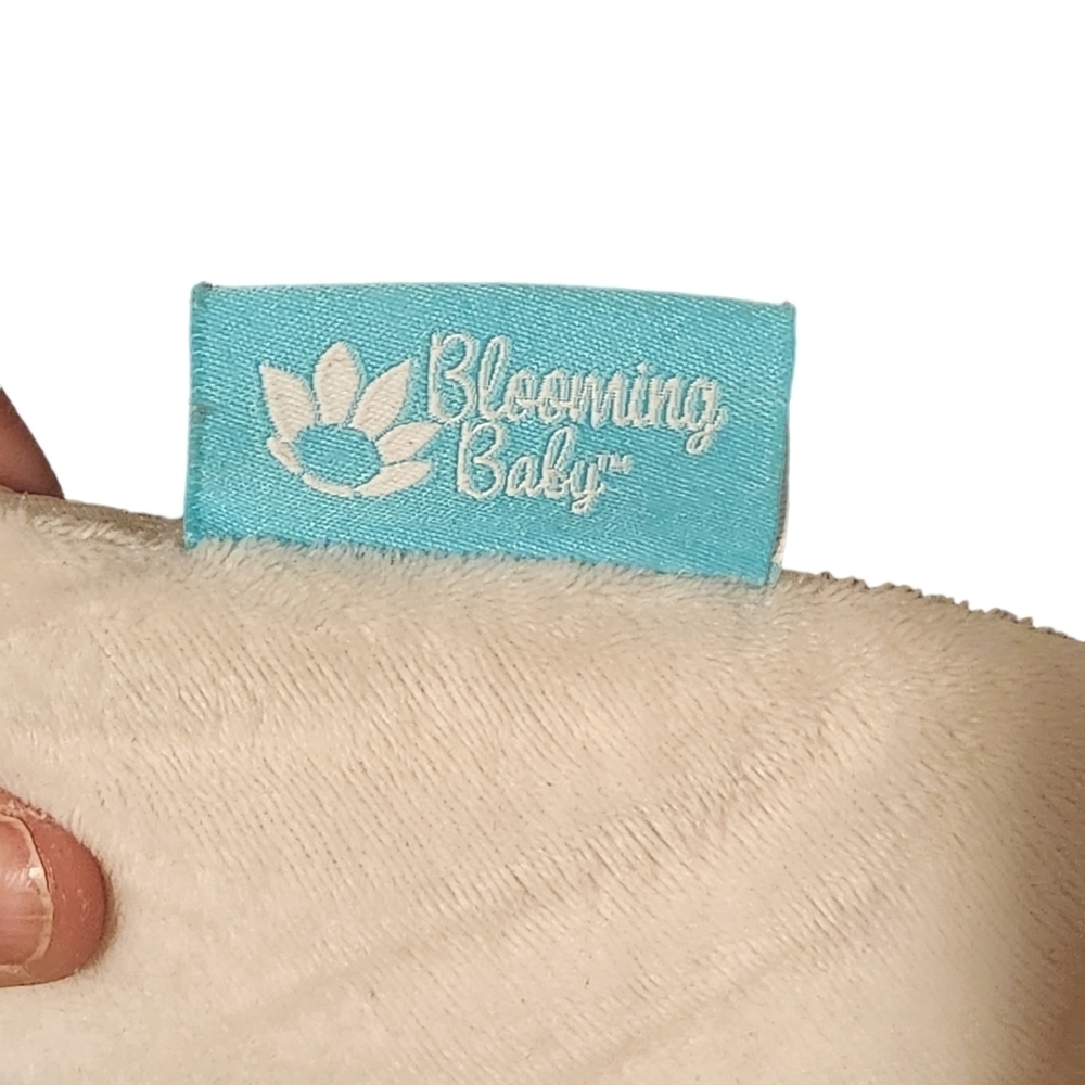 Blooming Baby Lotus Flower Bath Mat - Picture 4 of 9